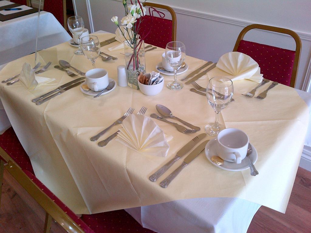 Emlyn Arms Bed & Breakfast Llanarthney Exterior photo